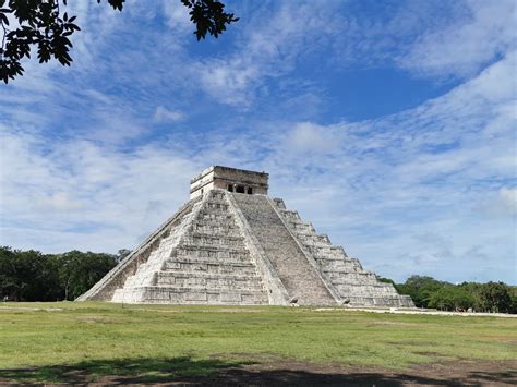 La Révolte des Chichén Itzá: Une Explosion de Défiance Mayas face à l'Autorité Totémique