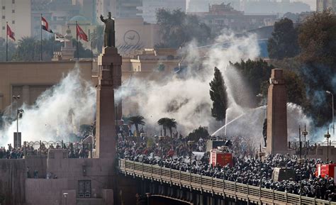 La Révolte du Caire en 1952: Une Explosion Populaire contre la Monarchie et les Puissances Coloniales