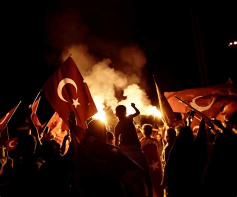 Le Coup d'État de 2016 en Turquie: Essai sur la Démocratie et le Militarisme